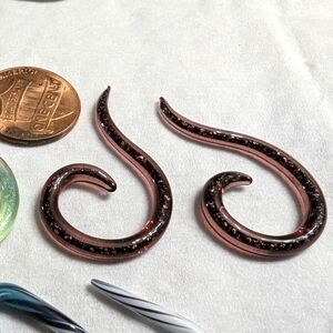 8g 1 pair of gauged red glitter glass spiral Question Mark earrings